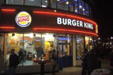 Burger King в Париже запустила новую услугу с оплатой в криптовалюте