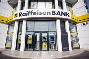 Raiffeisen Bank снова откладывает выход из россии