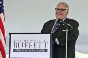 Фонд Говарда Баффета надасть Україні грантів на $300 млн — як витрачатимуться кошти