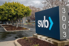 Крах Silicon Valley Bank: Що чи хто винен у банкрутстві легендарного банку США