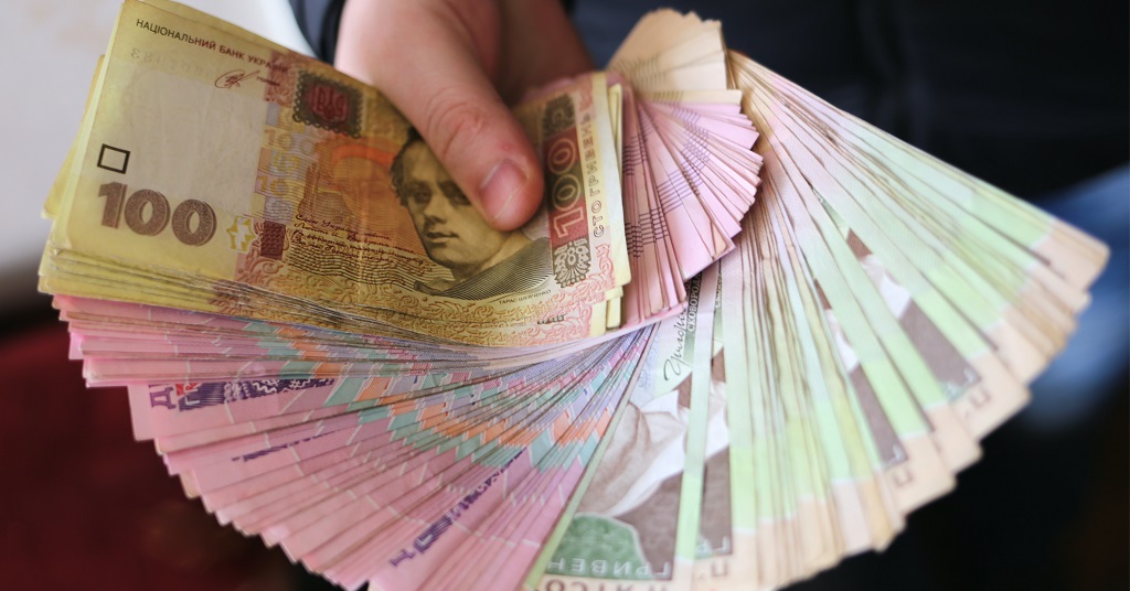 Гроші, зарплата в Україні 