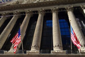 Регуляторы США хотят взыскать с топ-банков $23 млрд за крах Signature Bank и SVB