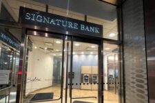Вслед за SVB власти США отозвали лицензию еще одного банка, связанного с криптоиндустрией