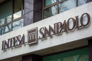 В РФ дочернее подразделение итальянской Intesa Sanpaolo приостановило открытие счетов в валюте