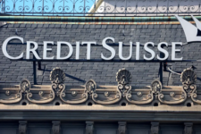 Крах банка Credit Suisse: держатели облигаций подали иск в суд — Reuters