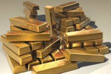 Китай наращивает добычу золота: резервы центробанка переведут в драгметалл