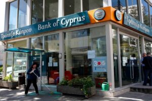 Крупнейший банк Кипра «Bank of Cyprus» начал закрывать счета россиян: подробности