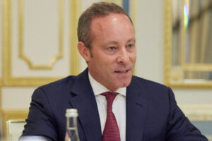 Топменеджер Apple допоможе залучити Microsoft і Amazon до українських розробок: подробиці