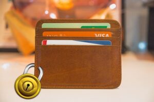 Украинцам снова будут блокировать банковские счета: что делать, если «прилетел» арест