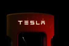 Решения Маска ведут Tesla к катастрофе: детали