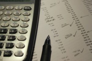 Почему украинцы платят огромные штрафы, владея бизнесом за рубежом — объяснение налоговой