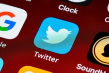 У травні Twitter запровадить плату за доступ до постів блогерів, — Ілон Маск