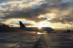 Найбільші авіакомпанії впроваджуватимуть ШІ у польотні завдання своїх лайнерів: подробиці