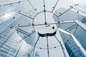 Навіщо Apple свій необанк, чим це загрожує традиційним фінустановам та хто ще приймає участь в експансії