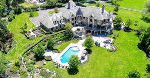 Будинок “Вовка з Волл-стріт” на Лонг-Айленді виставлено на продаж