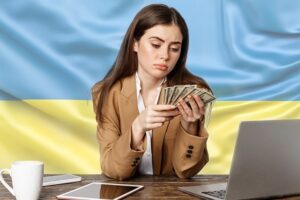 Наскільки знизилися прибутки українців: опитування