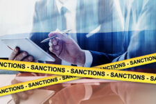 C российских компаний снимают санкции: подробности