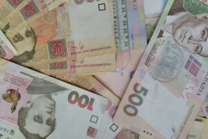 Як відрізнити фальшиві гроші від справжніх: поради НБУ