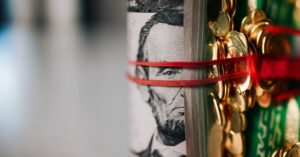 Яка країна відмовилася від долара США: подробиці