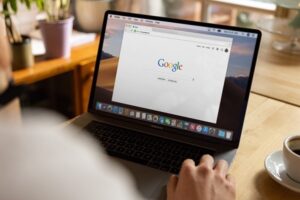 Google блокує послуги для підсанкційних компаній рф