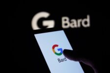 Чи варто українцям користуватися Bard від Google: плюси та мінуси