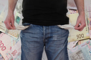 Наскільки впали доходи українців: результати дослідження