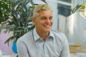 Британія зняла санкції з банкіра Тінькова: деталі