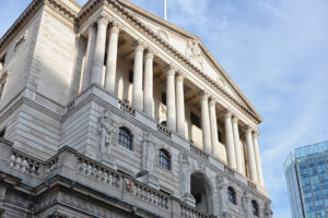 Вслед за ФРС и ЕЦБ Банк Англии повышает ключевую ставку до рекордных 5,25%