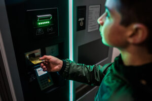 НБУ оновив вимоги до проведення операцій із готівкою через термінали