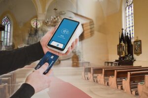 Современный финтех уже в церкви: как католики принимают бесконтактные пожертвования