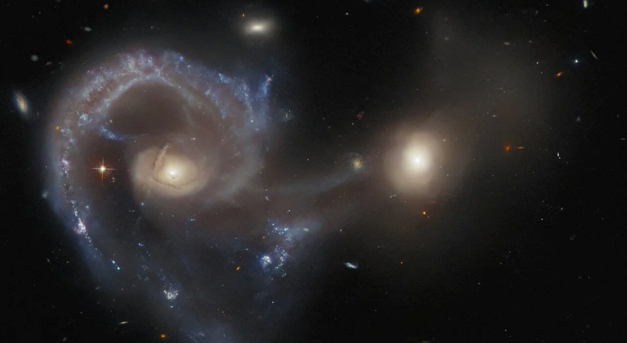 Arp 107, Hubble 