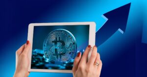 Цены на криптовалюты сегодня: Биткоин и Chainlink растут, а цена Pepe Coin снижается