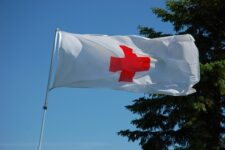 Красный Крест начнет экономить на денежных переводах