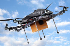 Amazon планирует запустить доставку дронами уже в следующем году