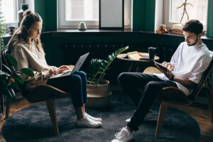 Уряд хоче збільшити зарплату жінкам: наскільки