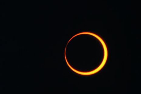 Когда наблюдать необычное кольцевое затмение