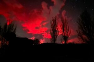 У небі над Україною спостерігається північне сяйво: фото