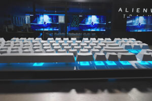 Созданы самые большие в мире клавиатура и мышь: для чего