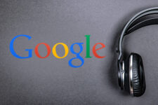 Google презентував TWS-навушники, які вимірюють пульс людини