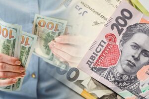 Каким будет курс доллара к гривне в 2024: озвучено решение Кабмина