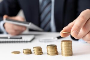 Дефицит бюджета вырос на сотни миллиардов гривен — обзор