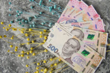 Зарплати українцям перерахують: хто і скільки отримуватиме у 2024