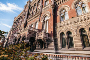 НБУ призупинив ліцензії трьом страховикам