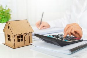 Скільки українці витрачають з зарплати на оренду житла: рейтинг міст