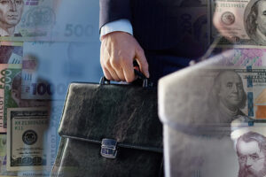 Уряд хоче збільшити зарплату чиновникам: кому і на скільки