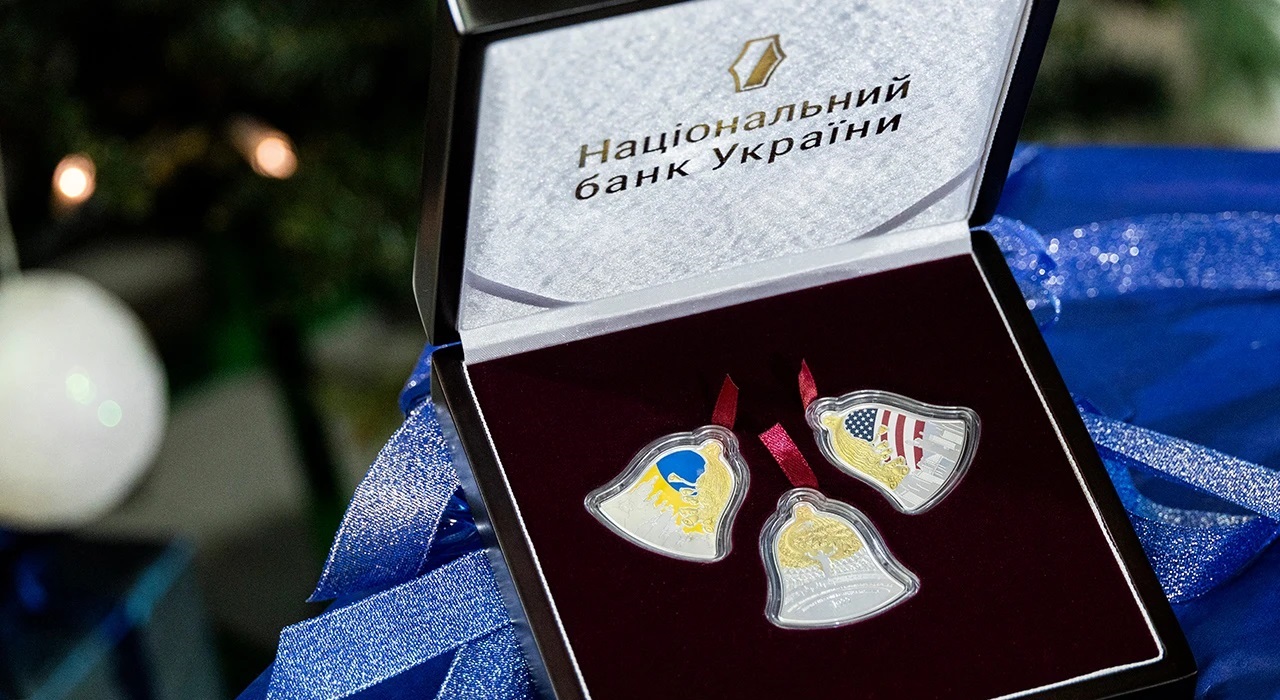 НБУ выпустил набор памятных монет «Щедрик — колядка колоколов»