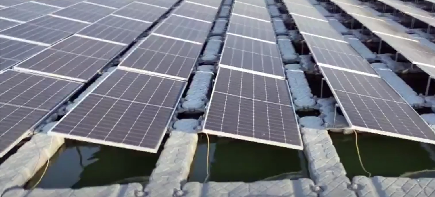 У Китаї запрацювала найбільша плавуча сонячна електростанція