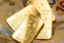Ціна на золото досягла історичного максимуму — за скільки можна купити в Україні