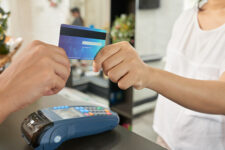 С 1 января вводятся изменения для ФЛП по оплатам карточками — ГНС