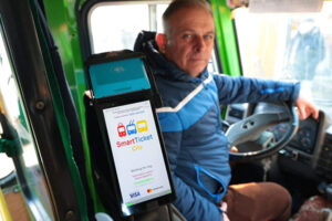 В одной из областей ввели безналичную оплату на пригородных и междугородных автобусах